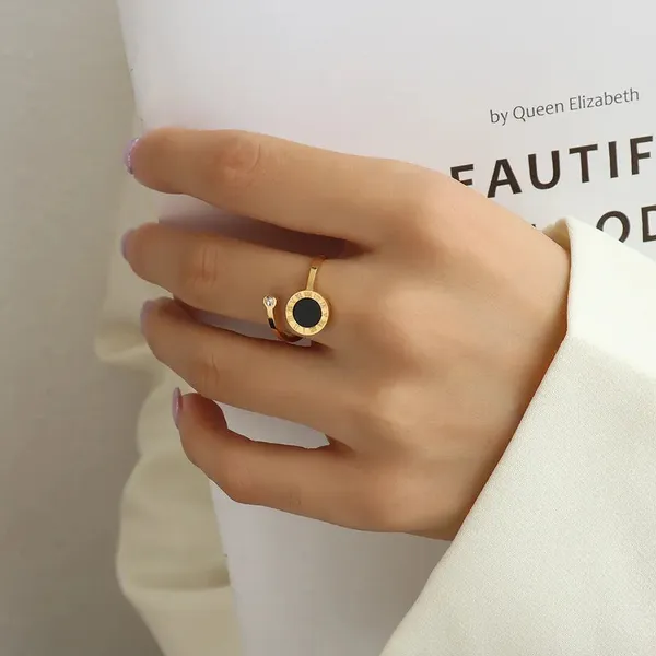 Gold_Roman_Numeral_Rings_For_Women